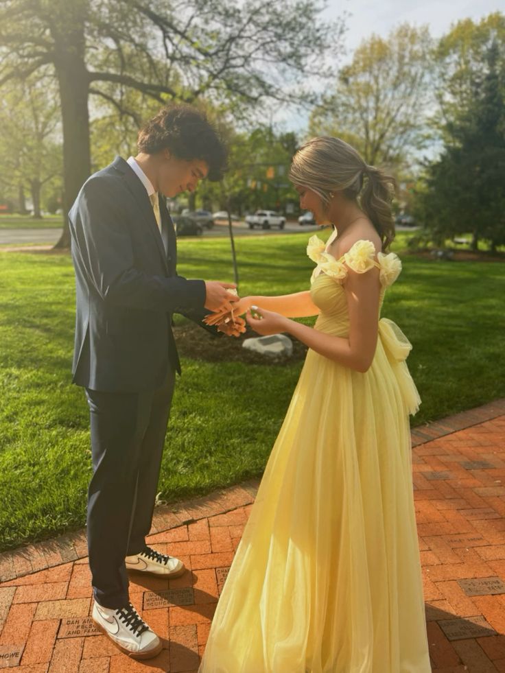 Off The Shoulder Yellow Long Prom Dress fg5319