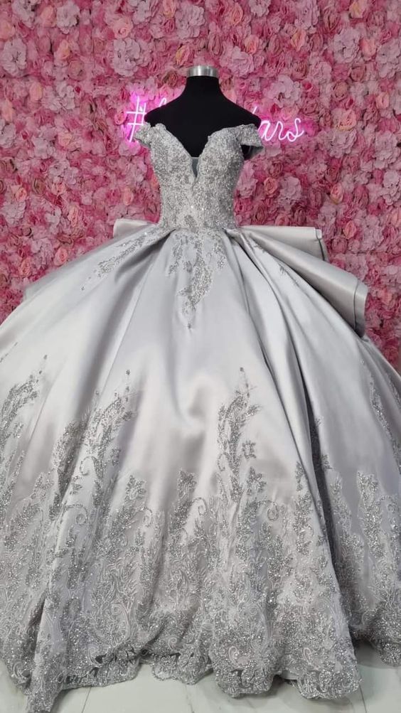 Silver Off Shoulder Ruffled Back Ball Gown Prom Dress Appliqué Beads Sweet 16th Dress fg3812