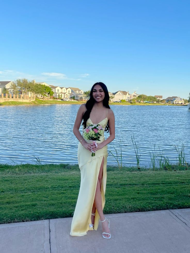 Simple V neck Yellow Prom Dresses      fg5331